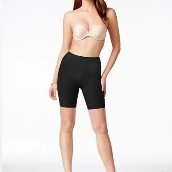 Spanx Thinstincts Mid-Thigh Short in Black Size Medium - Picture 1 of 7